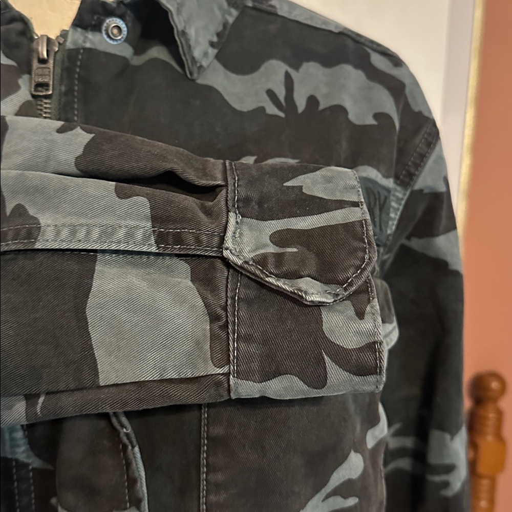 Superdry women Riley Rookie cropped cotton Sea Camo zipper snaps badge 8 Jacket - Picture 8 of 16